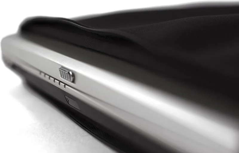 DICOTA PerfectSkin 17.3 - Image 2