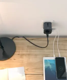 AUKEY PA-TA01 черен Universal Traver адаптер 2xUSB+1xUSB C 7.8A Fits in 150 Countries - Image 5