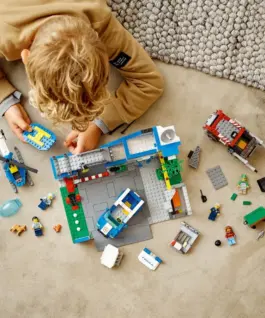 LEGO City 60316 Police station
