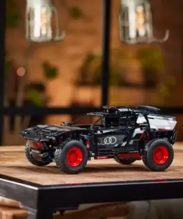 Alternative view of LEGO LEGO Technic 42160 Audi RS Q e-tron
