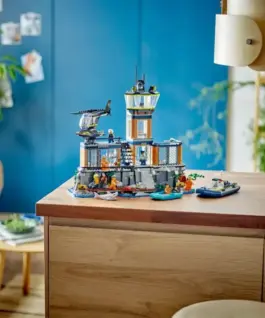 Alternative view of LEGO LEGO City 60419 Police Prison Island