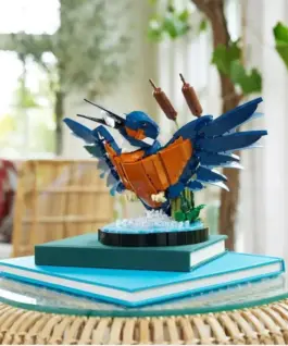 Alternative view of LEGO LEGO Icons 10331 Kingfisher Bird