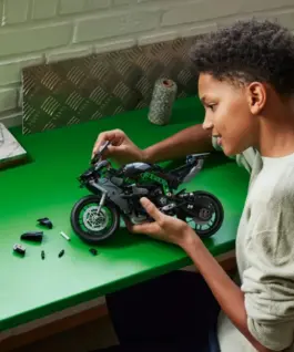 LEGO LEGO Technic 42170 Kawasaki Ninja H2R Motorcycle