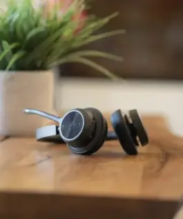 POLY Voyager 4320 USB-A Headset +BT700 dongle 76U49AA