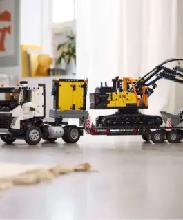 Alternative view of LEGO Volvo FMX Truck & EC230 Electric Excavator