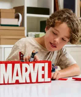 LEGO Blocks Super Heroes 76313 MARVEL Logo & Minifigures