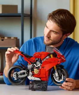 LEGO LEGO Technic 42202 Ducati Panigale V4 S Motorcycle