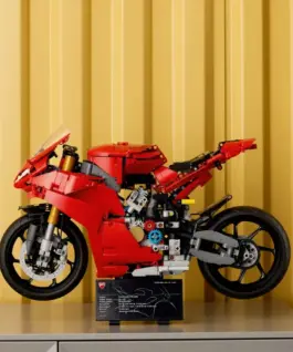 LEGO LEGO Technic 42202 Ducati Panigale V4 S Motorcycle