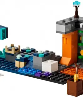 Alternative view of LEGO Minecraft building blocks 21274: Encounter with the Guardian