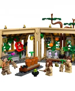Alternative view of LEGO Harry Potter 76445 Hogwarts Castle: Herbology Class