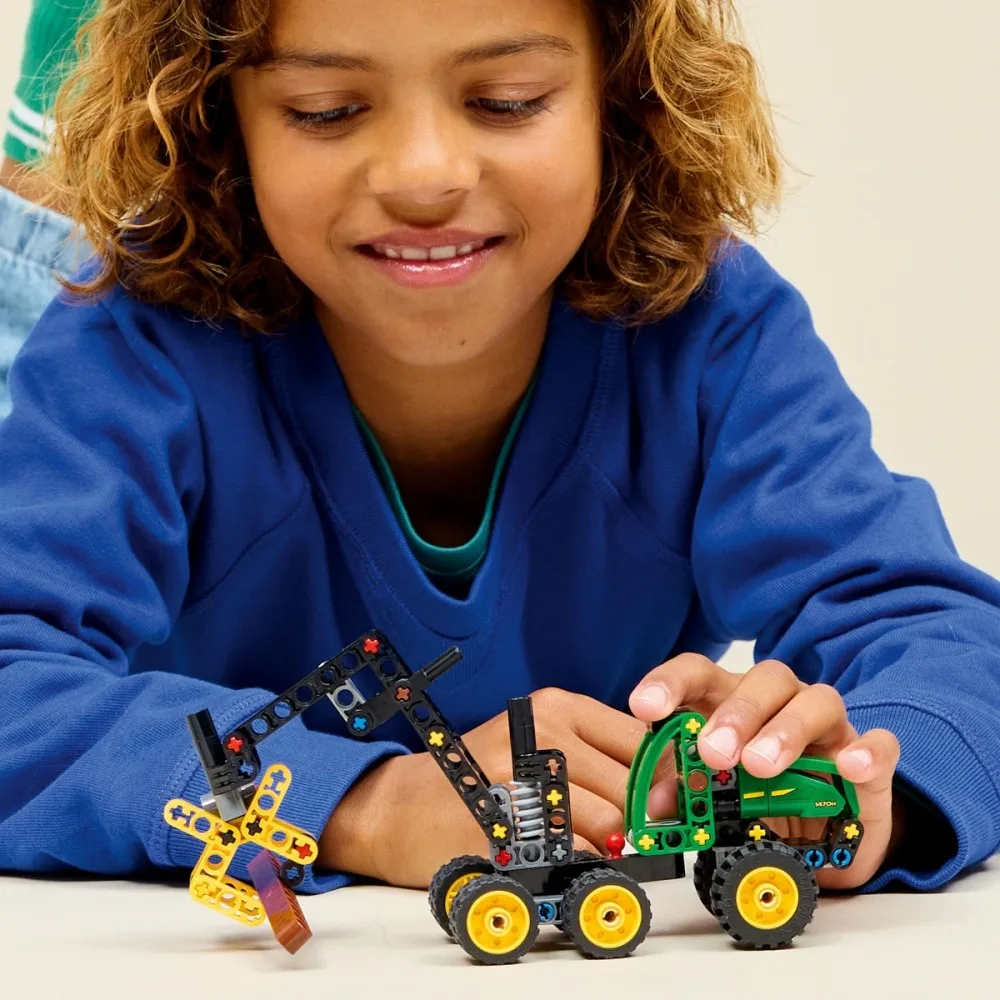 LEGO Blocks Technic 42218 John Deere 1470H Wheeled Harvester - Image 3
