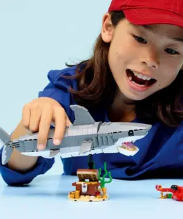 LEGO Blocks Creator 31381 Fierce Shark with a Treaasure Chest