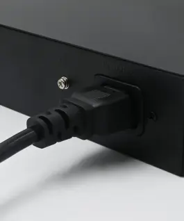 Qoltec FAST Ethernet PoE SWITCH 8xRJ45 2xRJ45 Uplink
