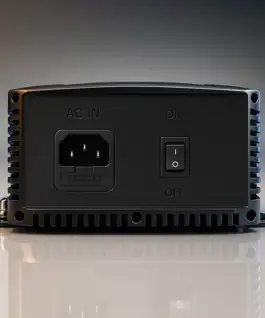 Qoltec зарядно for LiFePO4 AGM GEL SLA batteries 20A