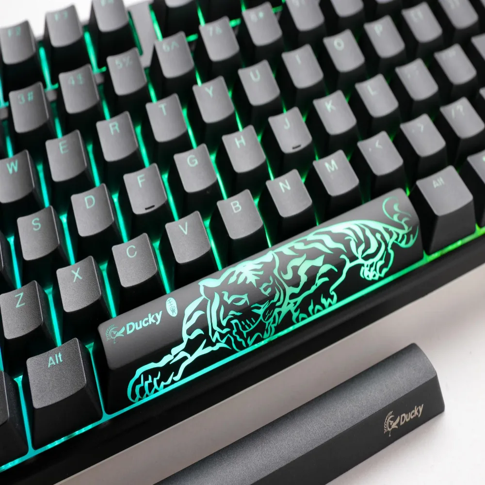 Геймърскa механична клавиатура Ducky One 3 Classic TKL Hotswap Cherry MX Silver, RGB, PBT Keycaps - Image 2