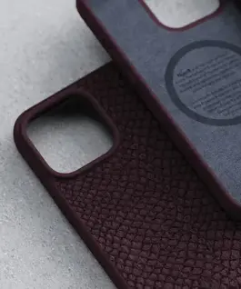 Кафяв Njord Magsafe калъф кожа от сьомга за iPhone 15 Pro