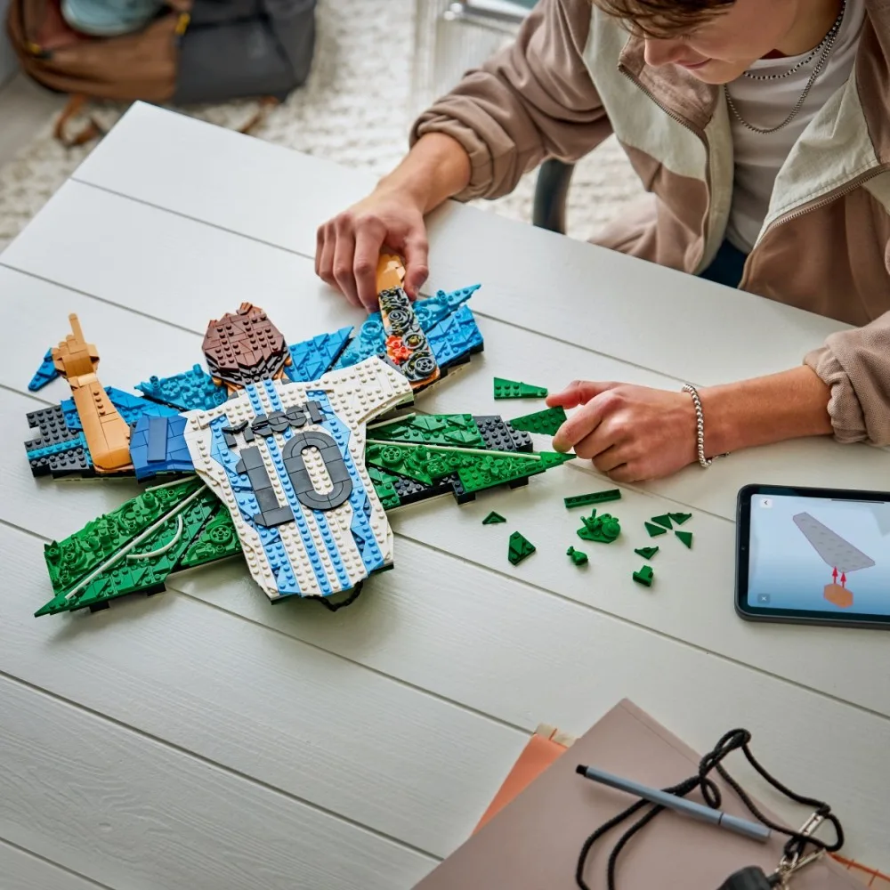 LEGO Lionel Messi – Celebrati on - Image 5